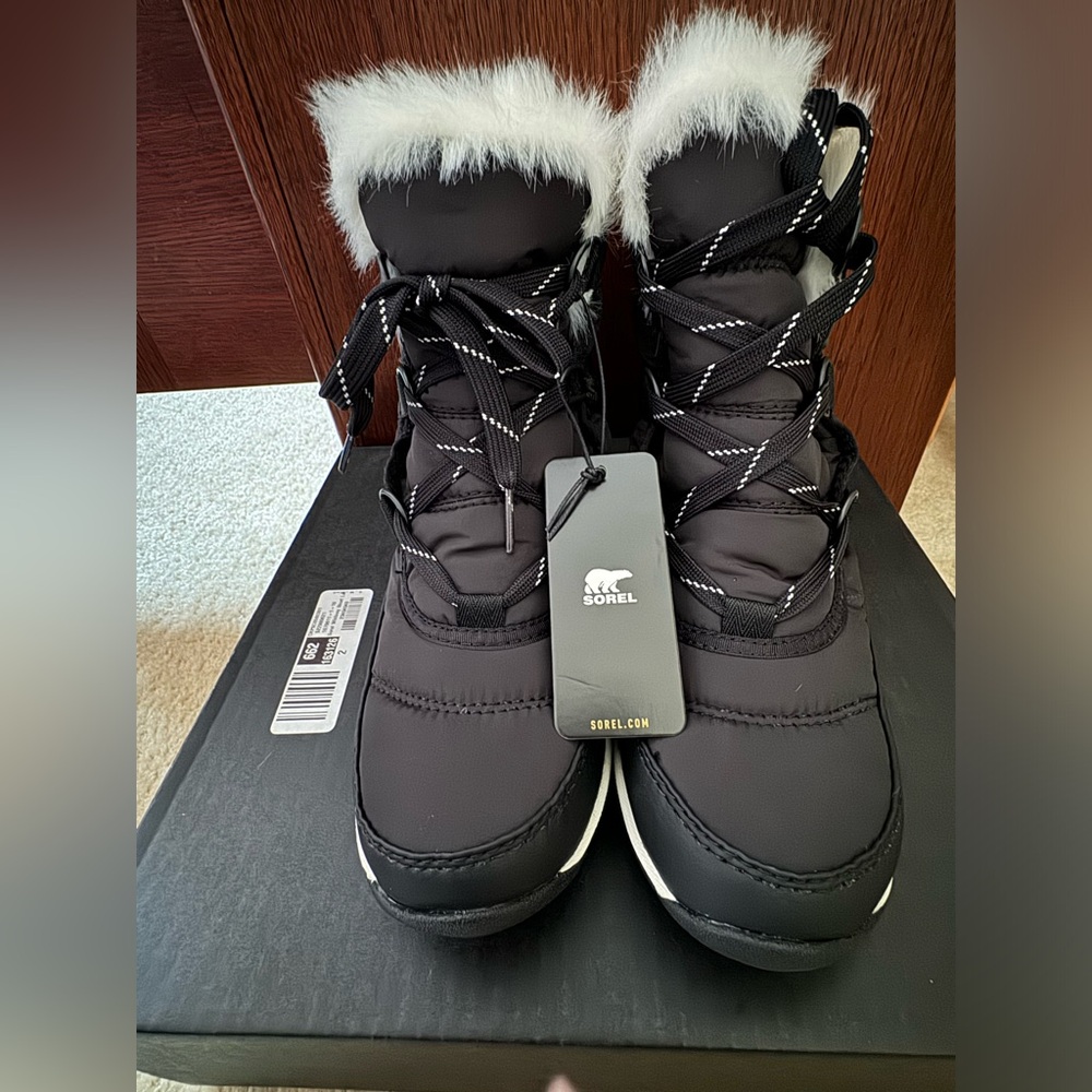 New in box-
Never used/worn, Sorel Whitney boots
